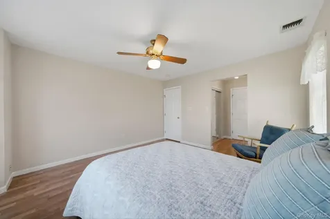 40 Willow Court Manorville NY 11949