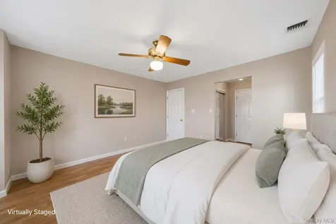 40 Willow Court Manorville NY 11949