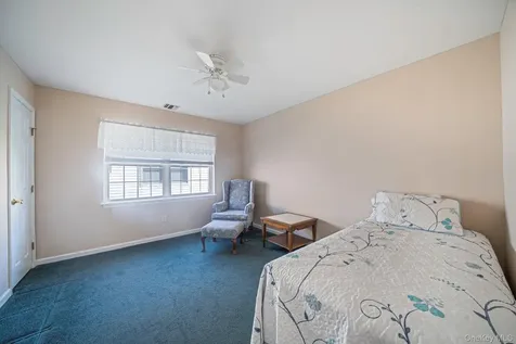 40 Willow Court Manorville NY 11949