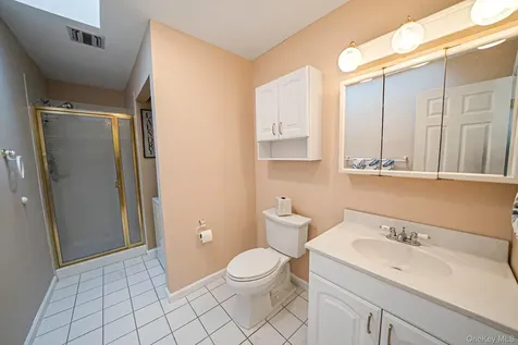 40 Willow Court Manorville NY 11949