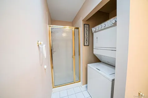 40 Willow Court Manorville NY 11949