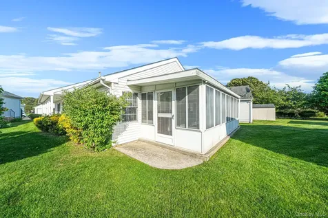 40 Willow Court Manorville NY 11949