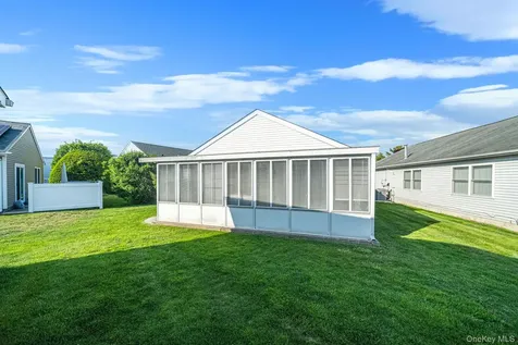 40 Willow Court Manorville NY 11949