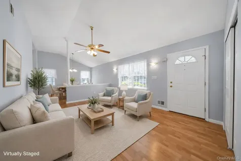 40 Willow Court Manorville NY 11949