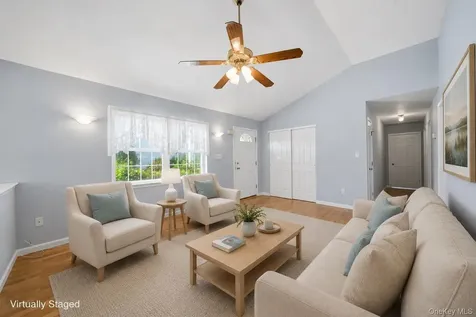 40 Willow Court Manorville NY 11949