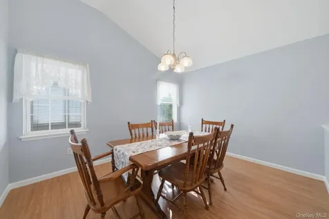 40 Willow Court Manorville NY 11949