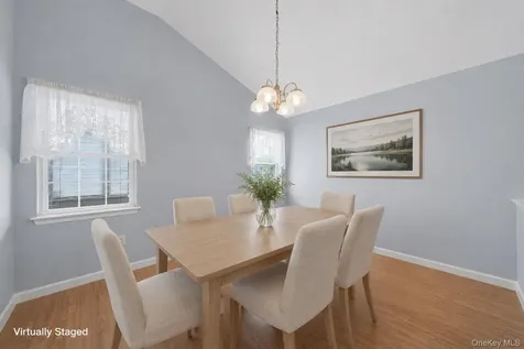 40 Willow Court Manorville NY 11949