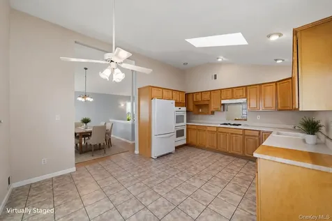 40 Willow Court Manorville NY 11949