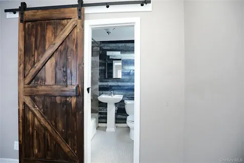 343 Washington Avenue Kingston NY 12401