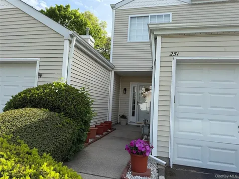 251 Barn Swallow Court Manorville NY 11949