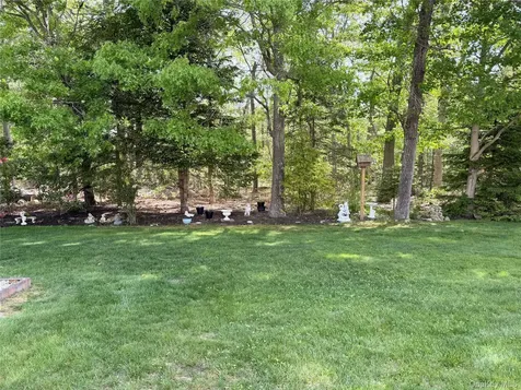 251 Barn Swallow Court Manorville NY 11949