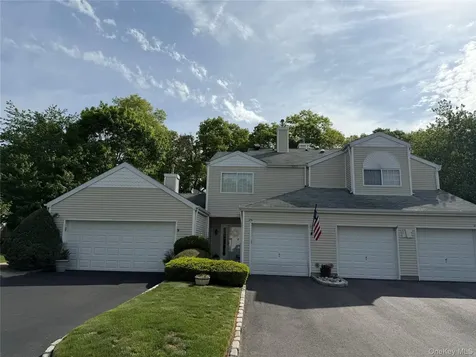 251 Barn Swallow Court Manorville NY 11949
