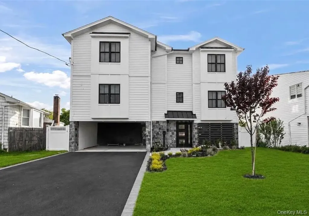3 Pleasantview Drive Bayville NY 11709