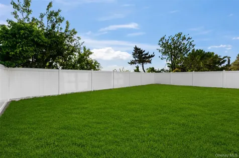 3 Pleasantview Drive Bayville NY 11709