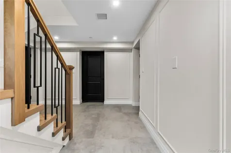 3 Pleasantview Drive Bayville NY 11709