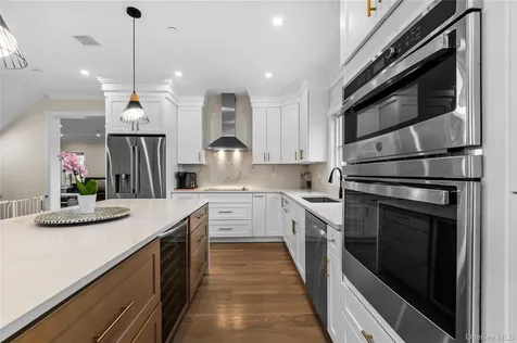 3 Pleasantview Drive Bayville NY 11709
