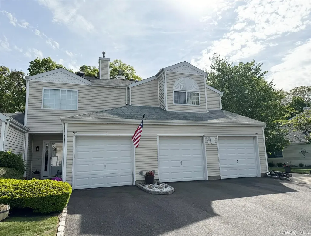 252 Barn Swallow Court Manorville NY 11949