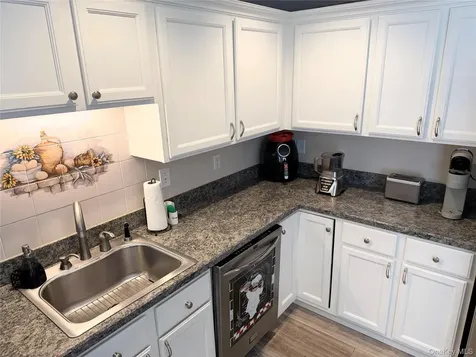 252 Barn Swallow Court Manorville NY 11949