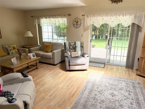 252 Barn Swallow Court Manorville NY 11949