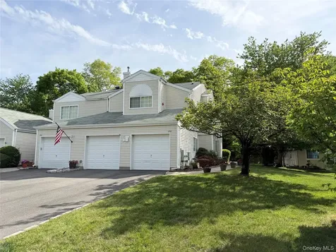 252 Barn Swallow Court Manorville NY 11949