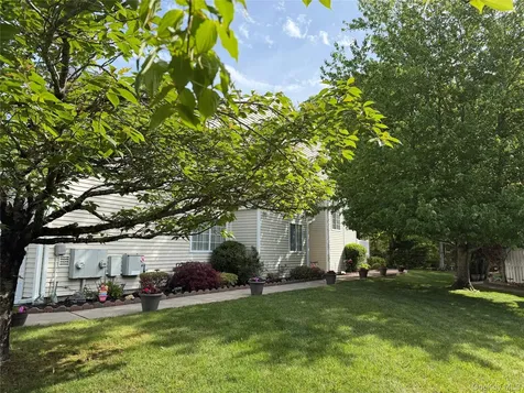 252 Barn Swallow Court Manorville NY 11949