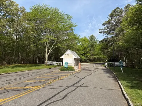 252 Barn Swallow Court Manorville NY 11949