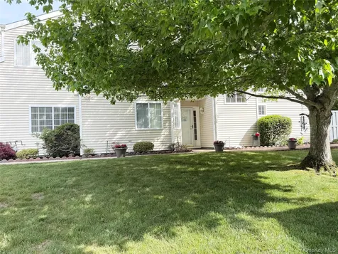 252 Barn Swallow Court Manorville NY 11949