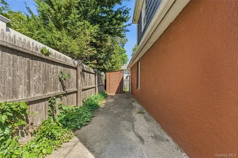 28 Cross Street Locust Valley NY 11560