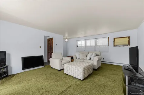 28 Cross Street Locust Valley NY 11560