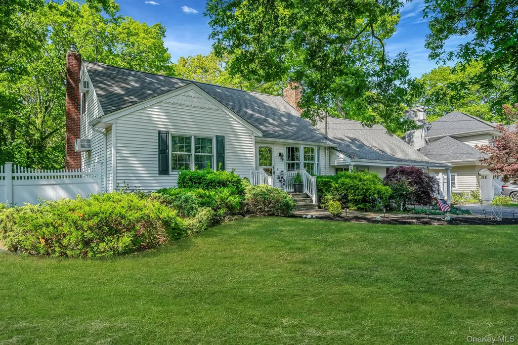 53 Mobrey Lane Smithtown NY 11787