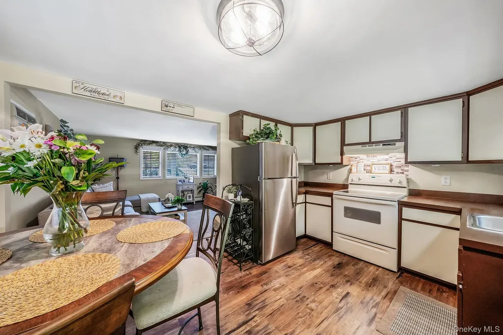 53 Mobrey Lane Smithtown NY 11787