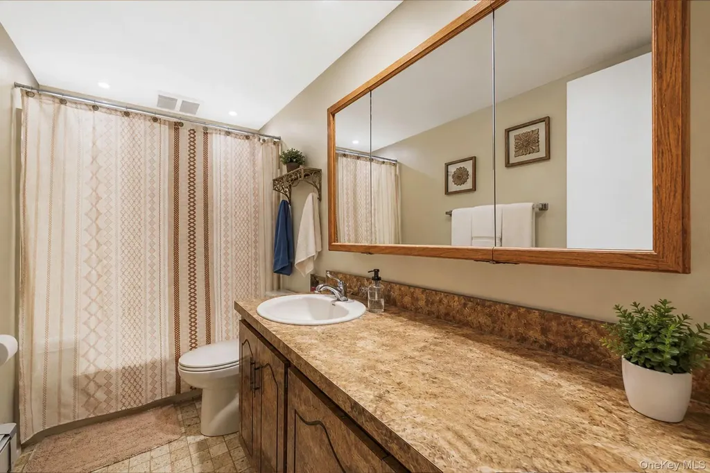 53 Mobrey Lane Smithtown NY 11787