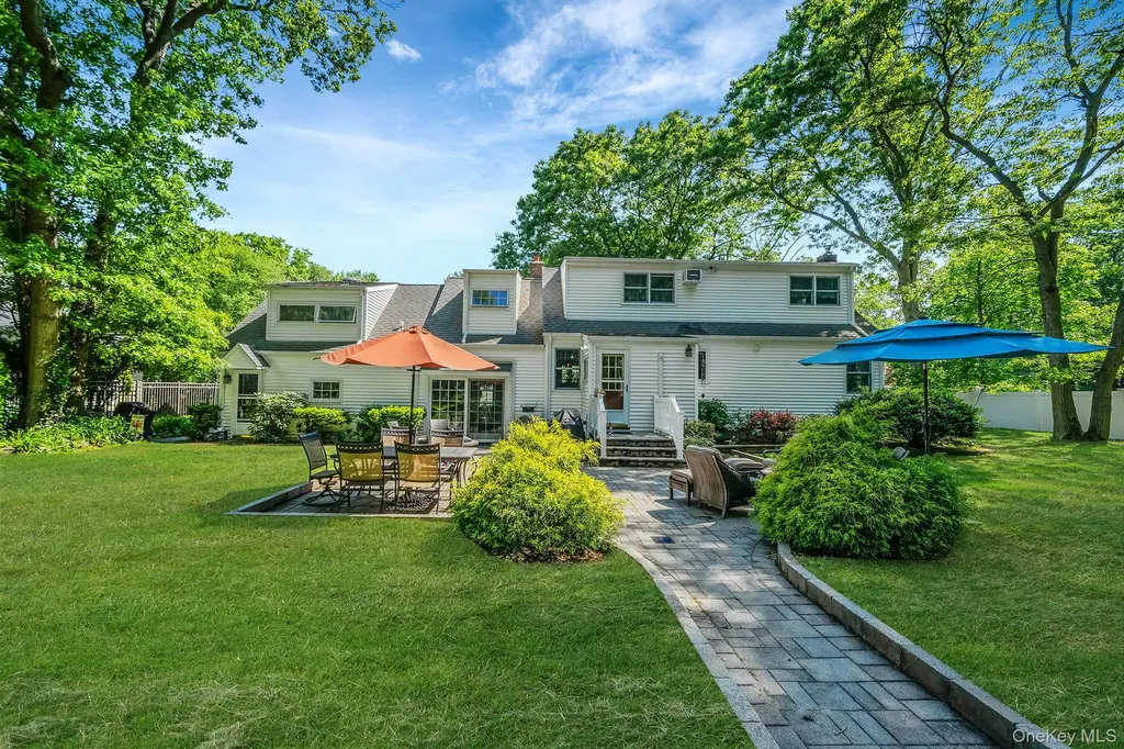 53 Mobrey Lane Smithtown NY 11787