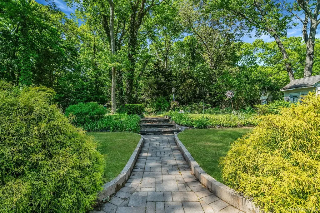 53 Mobrey Lane Smithtown NY 11787