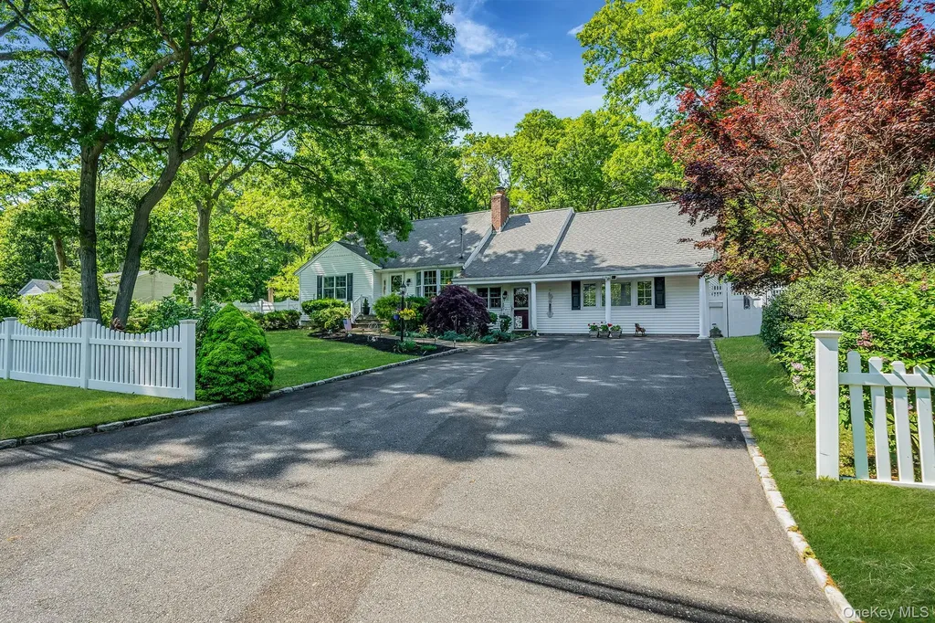 53 Mobrey Lane Smithtown NY 11787