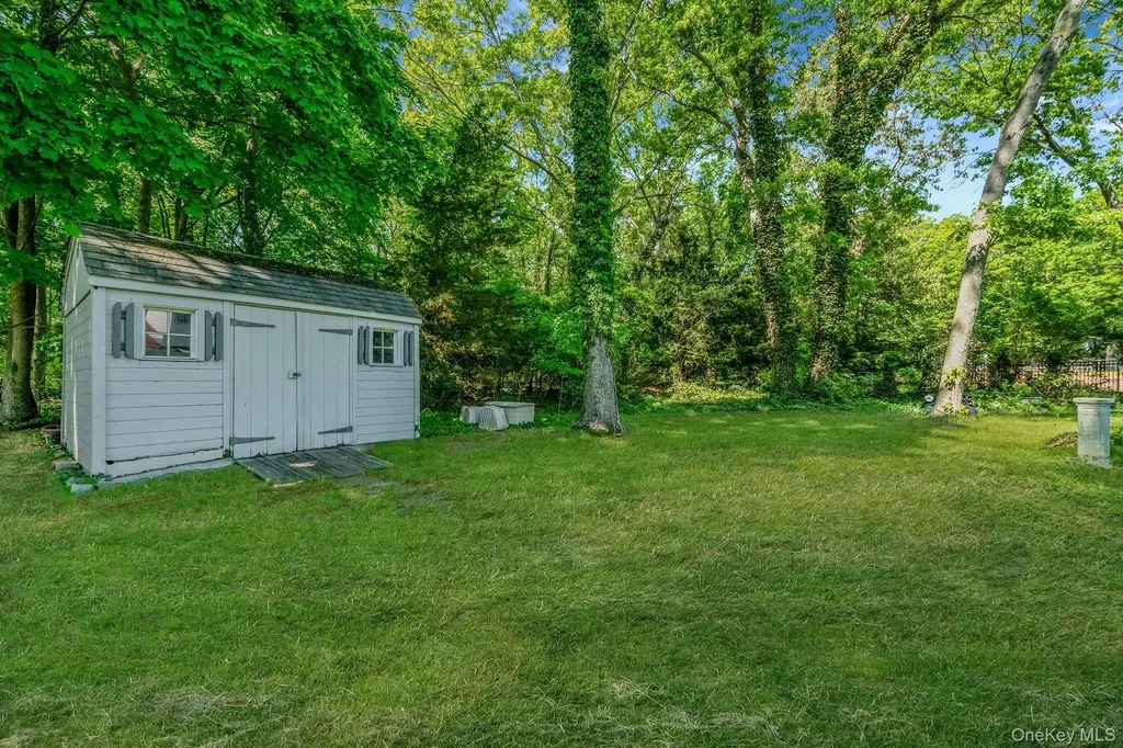 53 Mobrey Lane Smithtown NY 11787