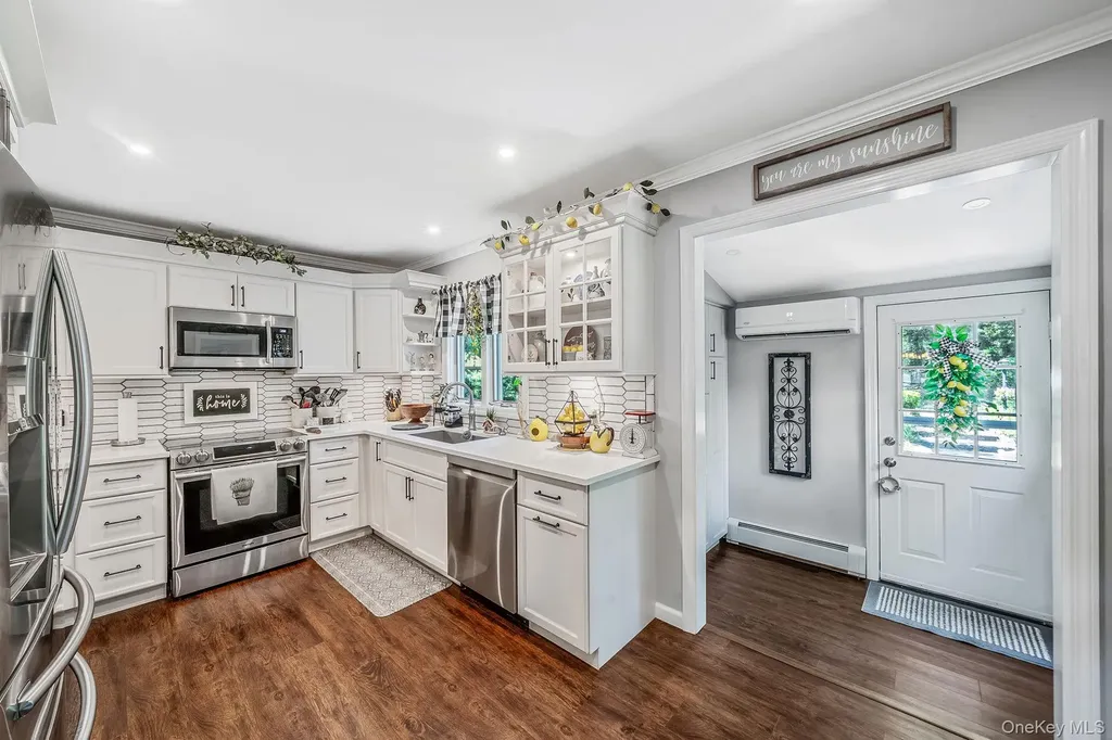 53 Mobrey Lane Smithtown NY 11787