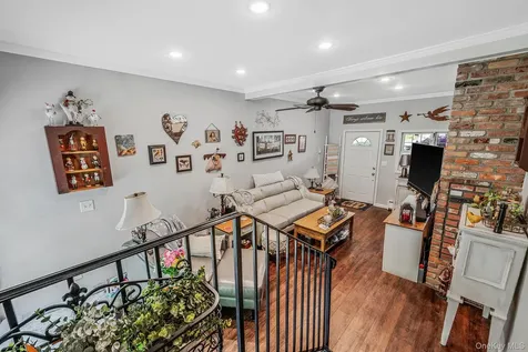 53 Mobrey Lane Smithtown NY 11787