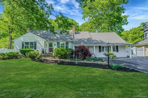 53 Mobrey Lane Smithtown NY 11787