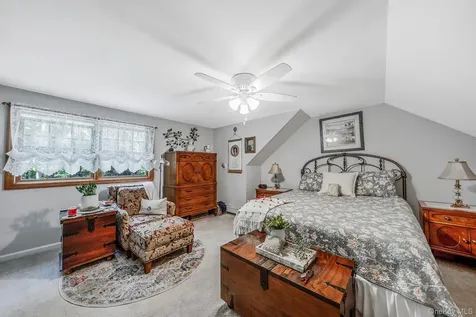 53 Mobrey Lane Smithtown NY 11787