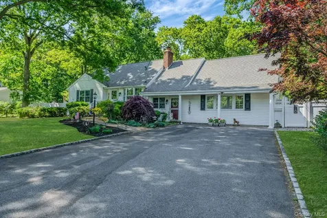53 Mobrey Lane Smithtown NY 11787