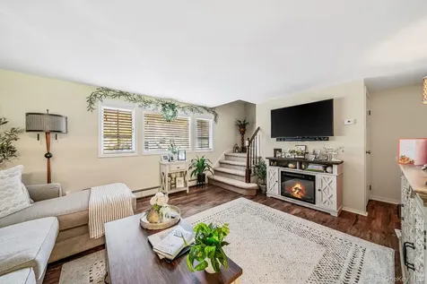 53 Mobrey Lane Smithtown NY 11787