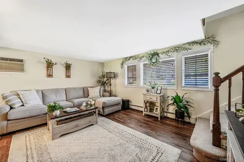 53 Mobrey Lane Smithtown NY 11787