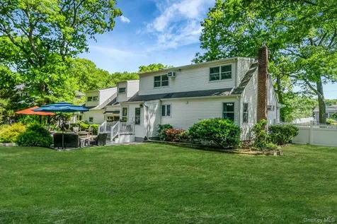 53 Mobrey Lane Smithtown NY 11787