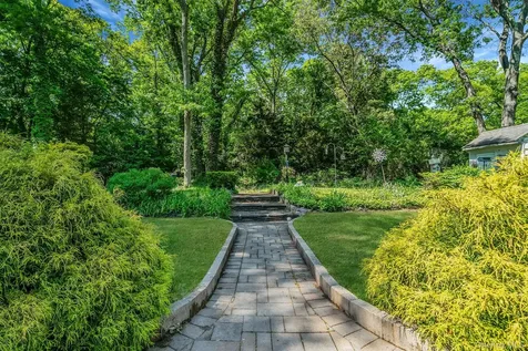 53 Mobrey Lane Smithtown NY 11787