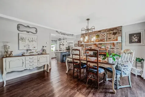 53 Mobrey Lane Smithtown NY 11787
