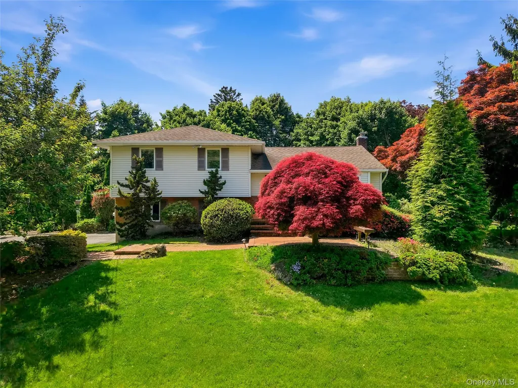 6 Paula Street East Northport NY 11731