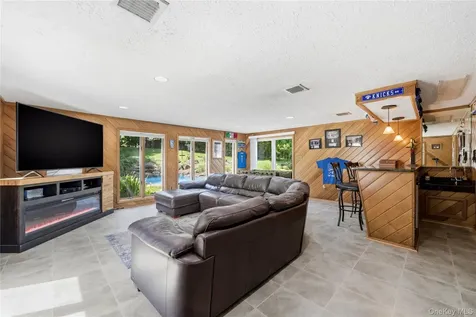 6 Paula Street East Northport NY 11731