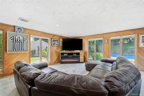 6 Paula Street East Northport NY 11731