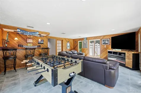 6 Paula Street East Northport NY 11731